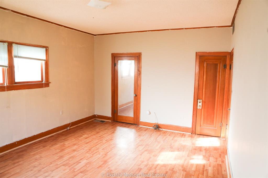 411 North McKinley Avenue Rotan, TX 79546 - Photo 10 of 25 an empty room with a natural light