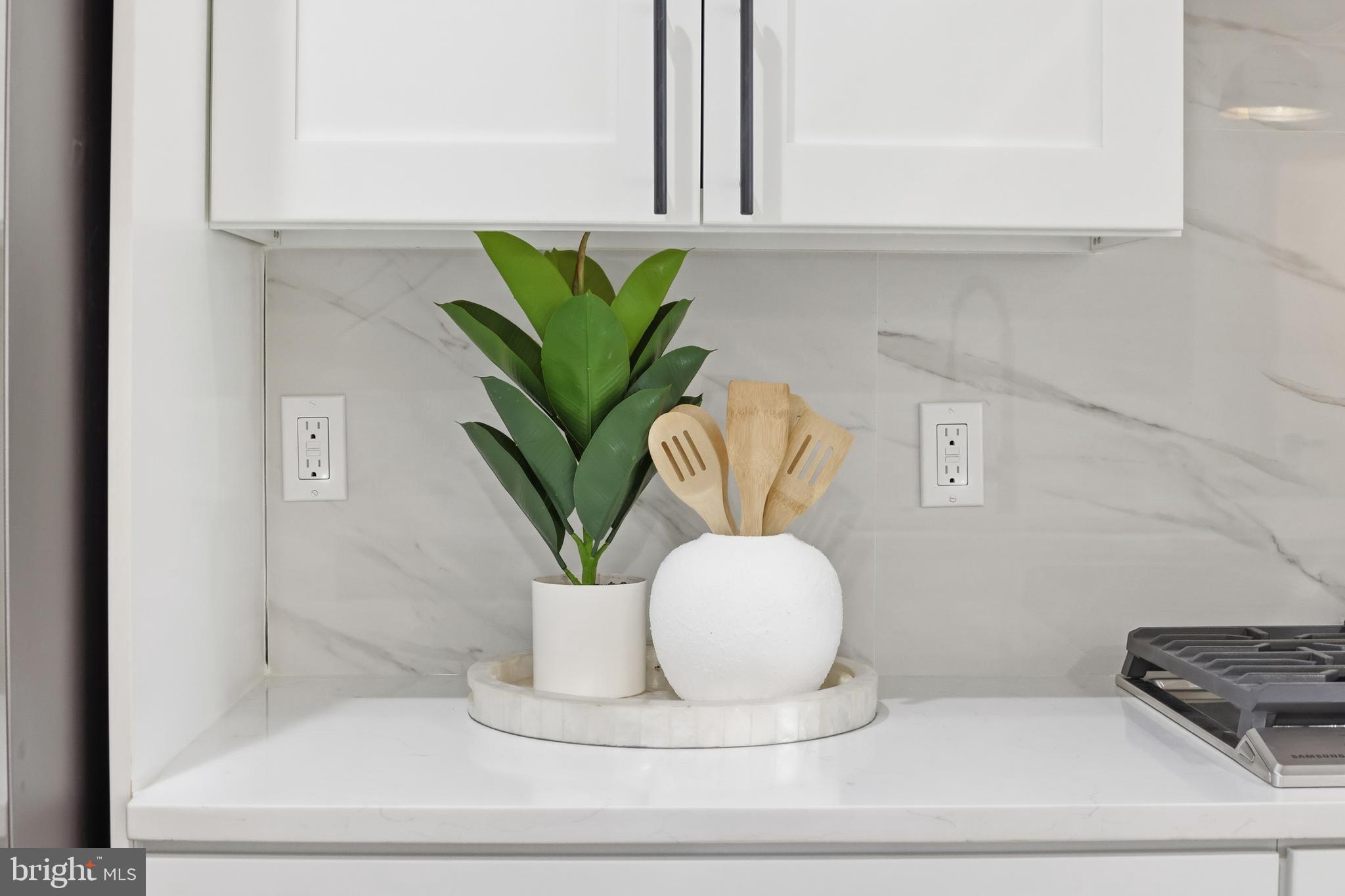 2815 North Capitol Street Northeast Washington, DC 20002 - Photo 13 of 87 a close view of dining table