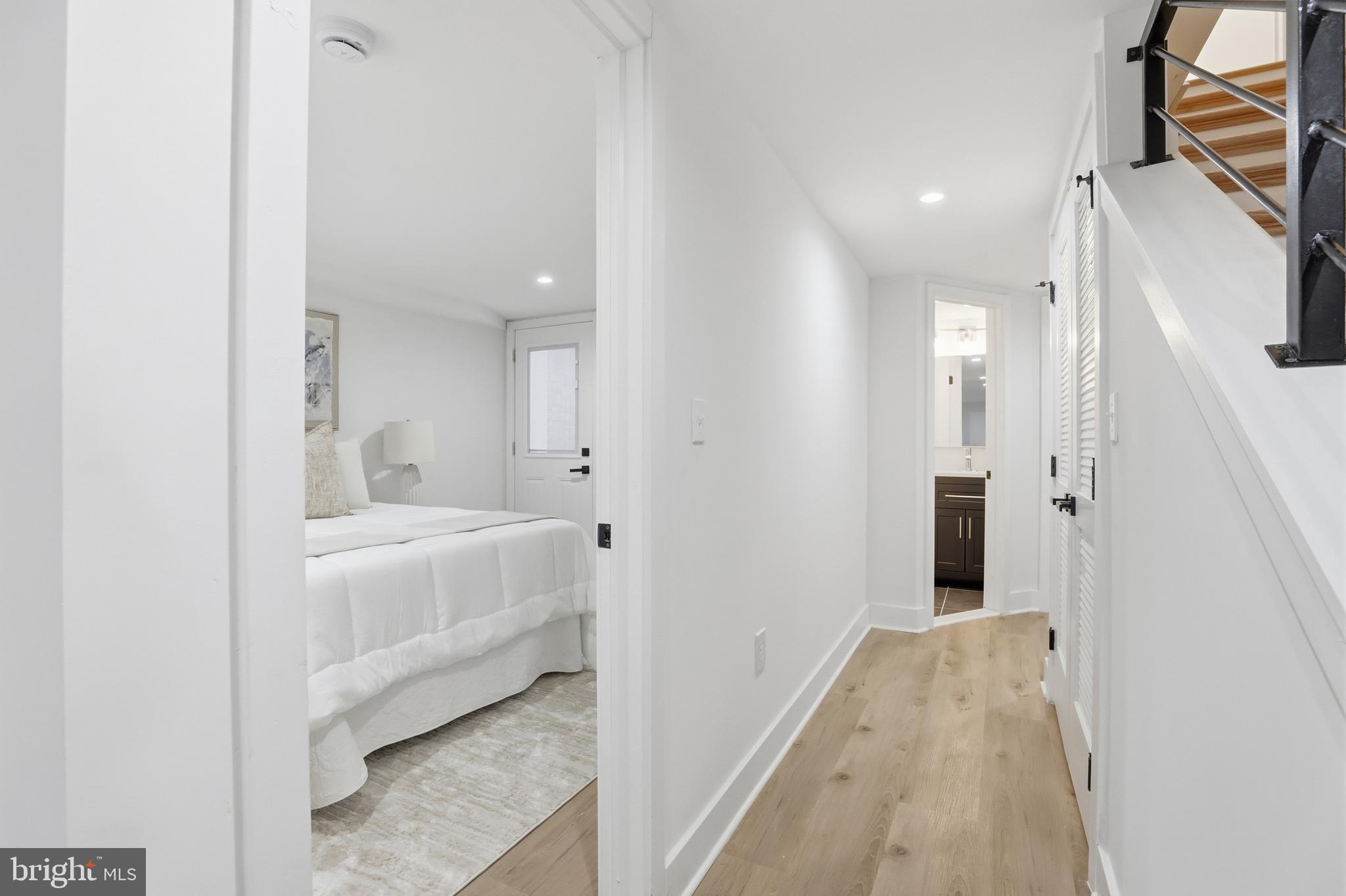 2815 North Capitol Street Northeast Washington, DC 20002 - Photo 46 of 87 a bathroom with a bathtub and a sink
