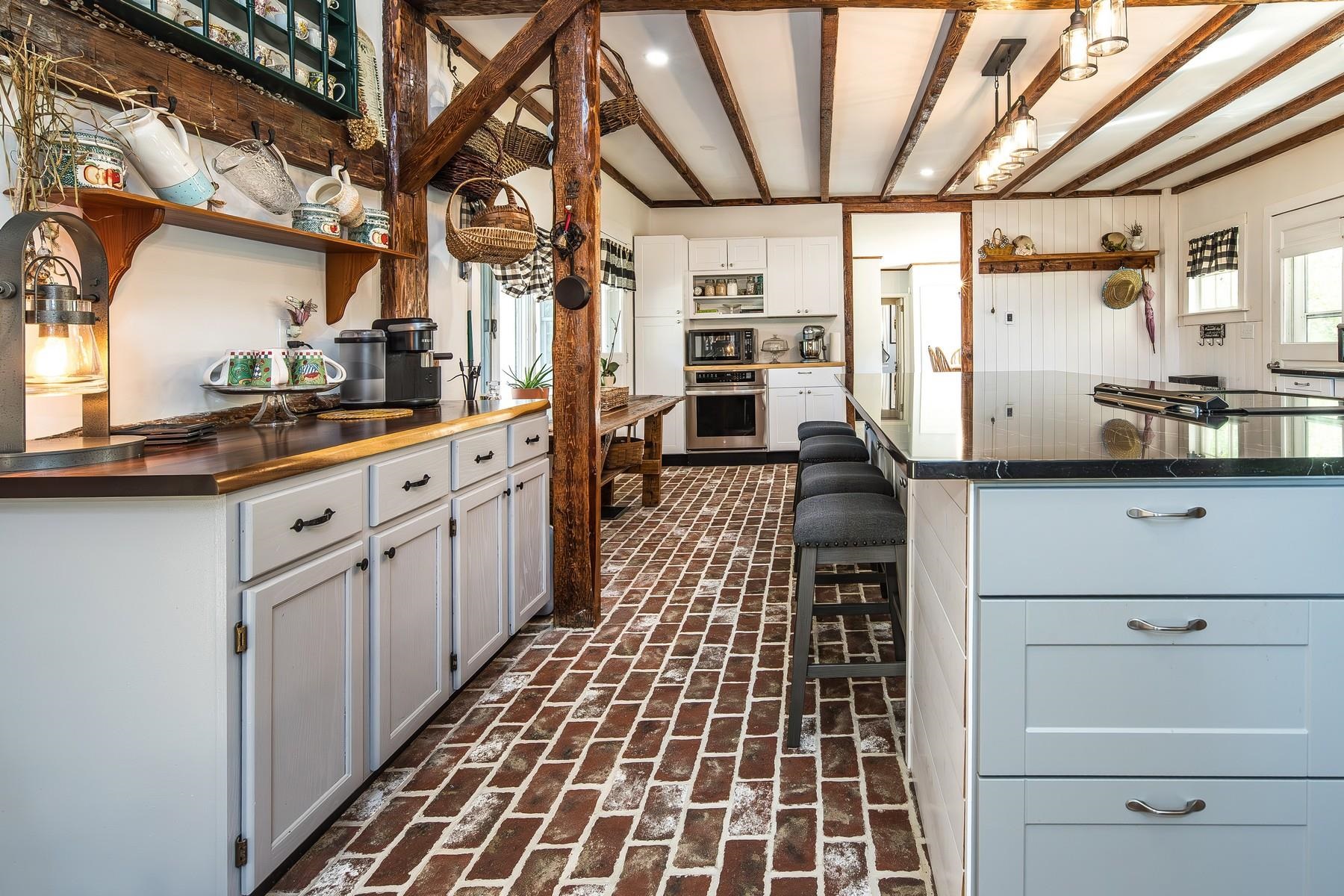 6948 Us Route Pittsford, VT 05763 - Photo 2 of 32