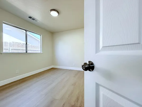 $289,900 | 725 South Monterey Avenue, Coalinga, CA 93210