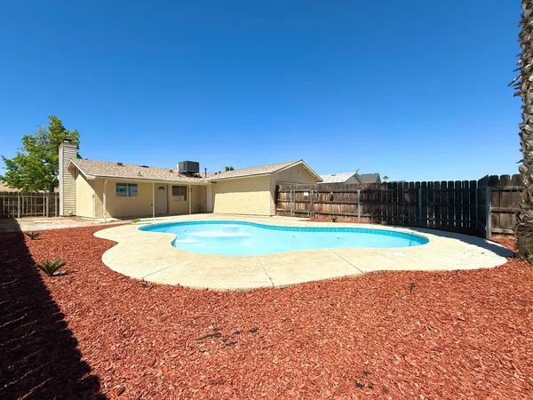 $289,900 | 725 South Monterey Avenue, Coalinga, CA 93210