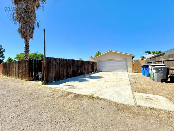 $289,900 | 725 South Monterey Avenue, Coalinga, CA 93210