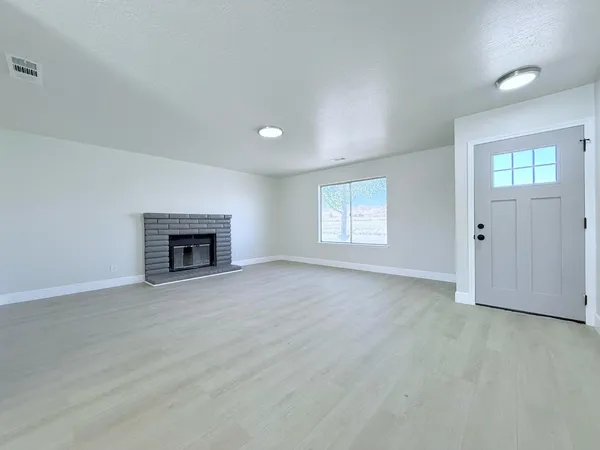 $289,900 | 725 South Monterey Avenue, Coalinga, CA 93210