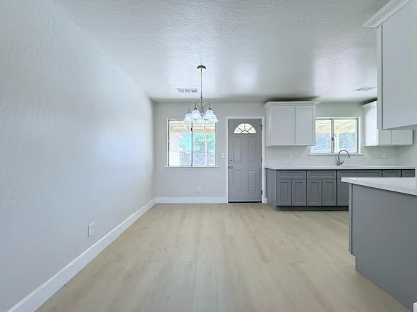 $289,900 | 725 South Monterey Avenue, Coalinga, CA 93210