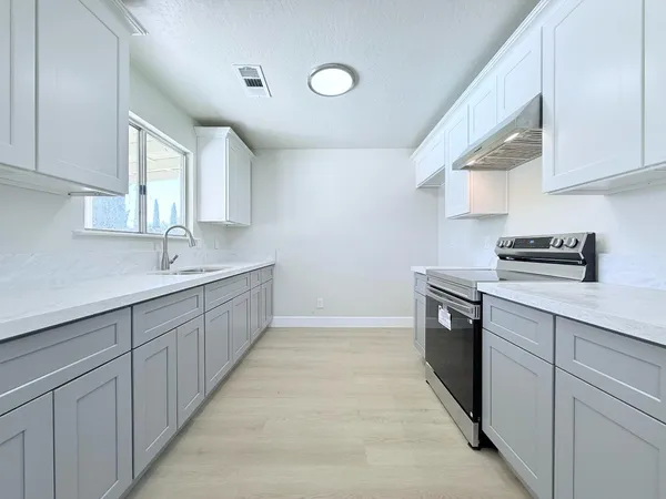 $289,900 | 725 South Monterey Avenue, Coalinga, CA 93210