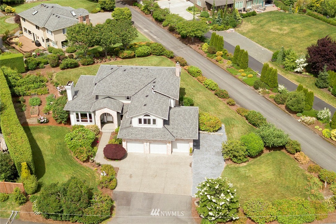 2911 Russet Road Brier, WA 98036 - Photo 2 of 25 Gallery Image 2