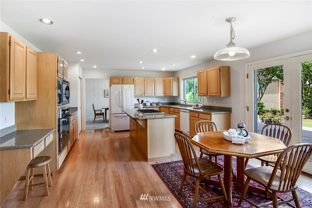 2911 Russet Road Brier, WA 98036 - Photo 11 of 25 Gallery Image 11