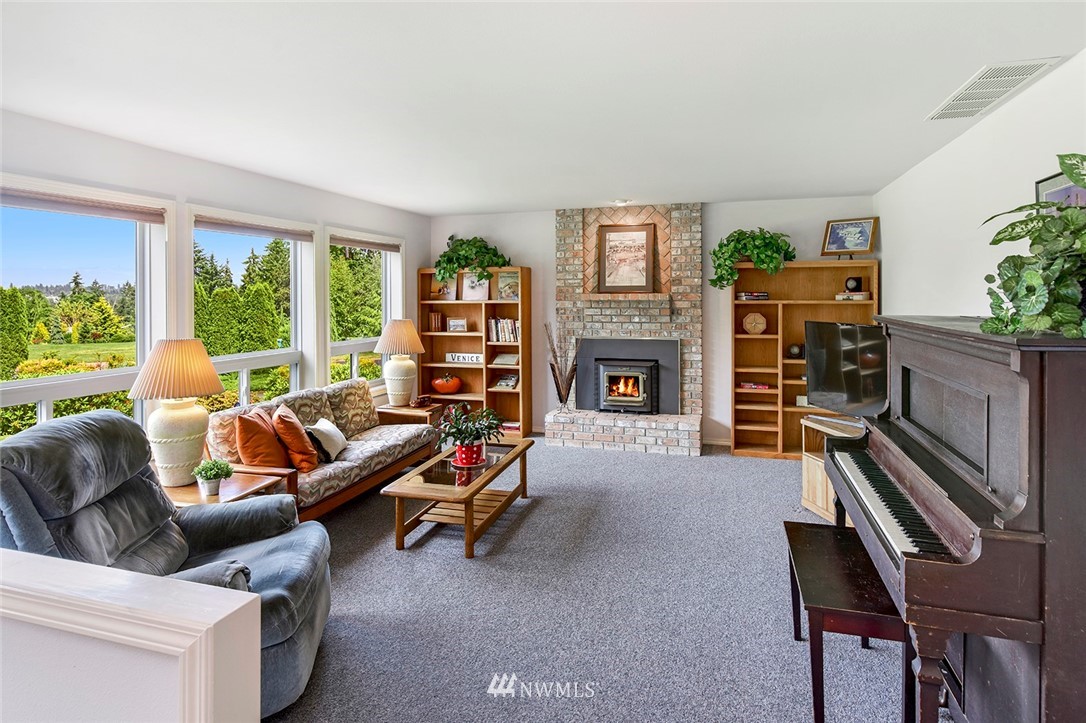2911 Russet Road Brier, WA 98036 - Photo 13 of 25 Gallery Image 13
