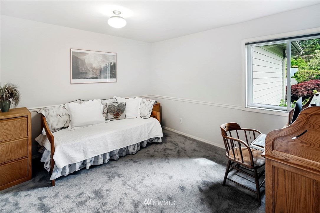 2911 Russet Road Brier, WA 98036 - Photo 14 of 25 Gallery Image 14