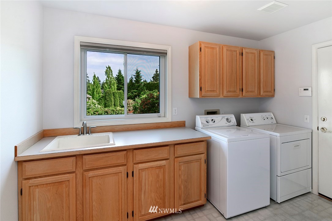 2911 Russet Road Brier, WA 98036 - Photo 15 of 25 Gallery Image 15