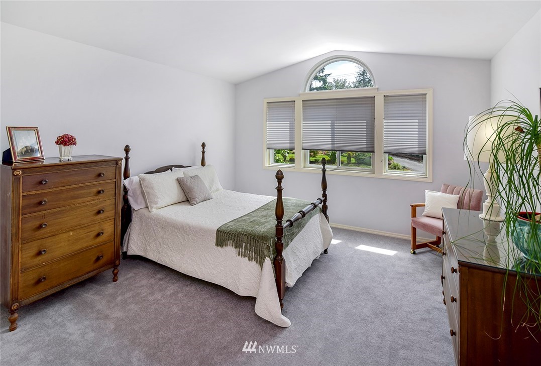 2911 Russet Road Brier, WA 98036 - Photo 16 of 25 Gallery Image 16
