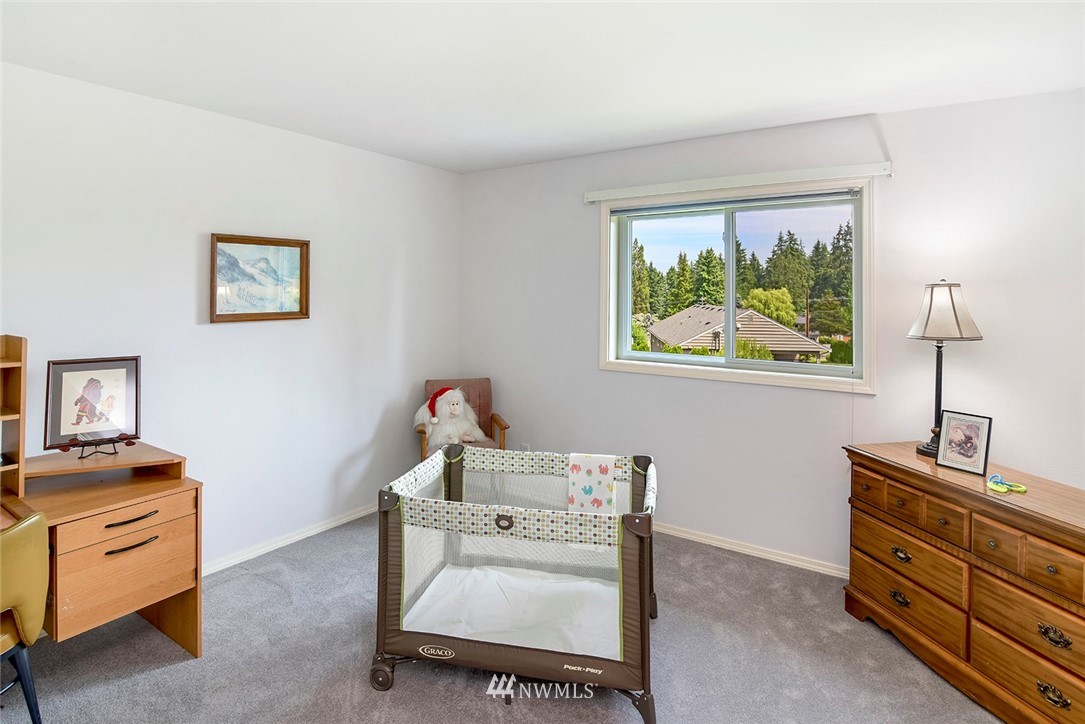 2911 Russet Road Brier, WA 98036 - Photo 17 of 25 Gallery Image 17
