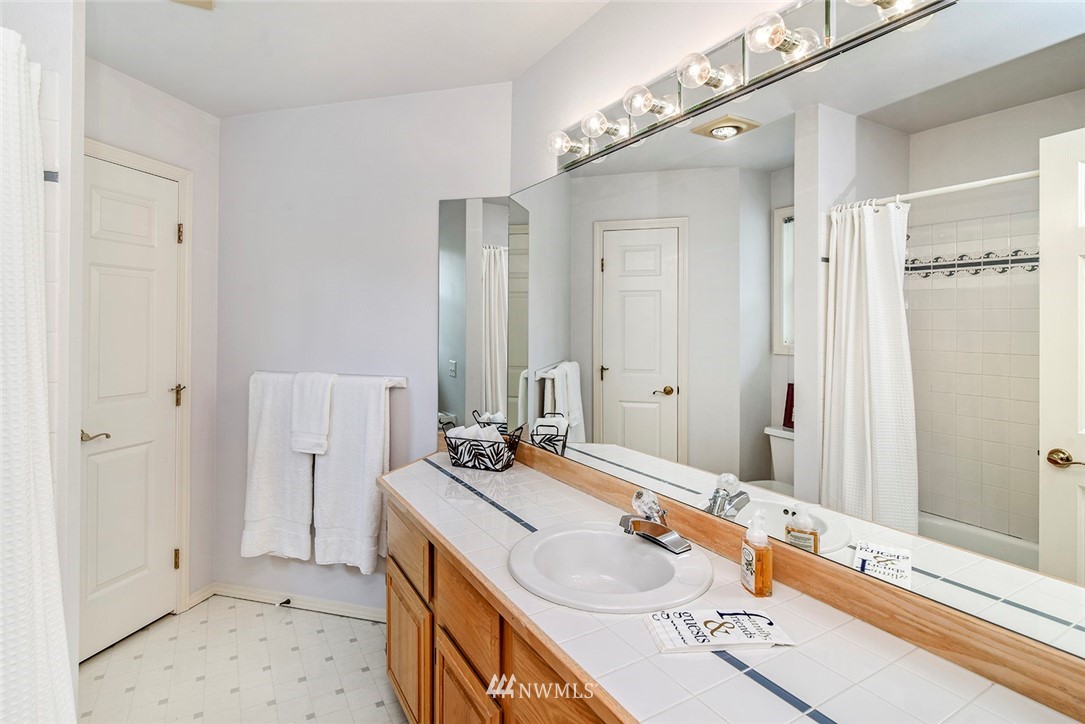 2911 Russet Road Brier, WA 98036 - Photo 18 of 25 Gallery Image 18