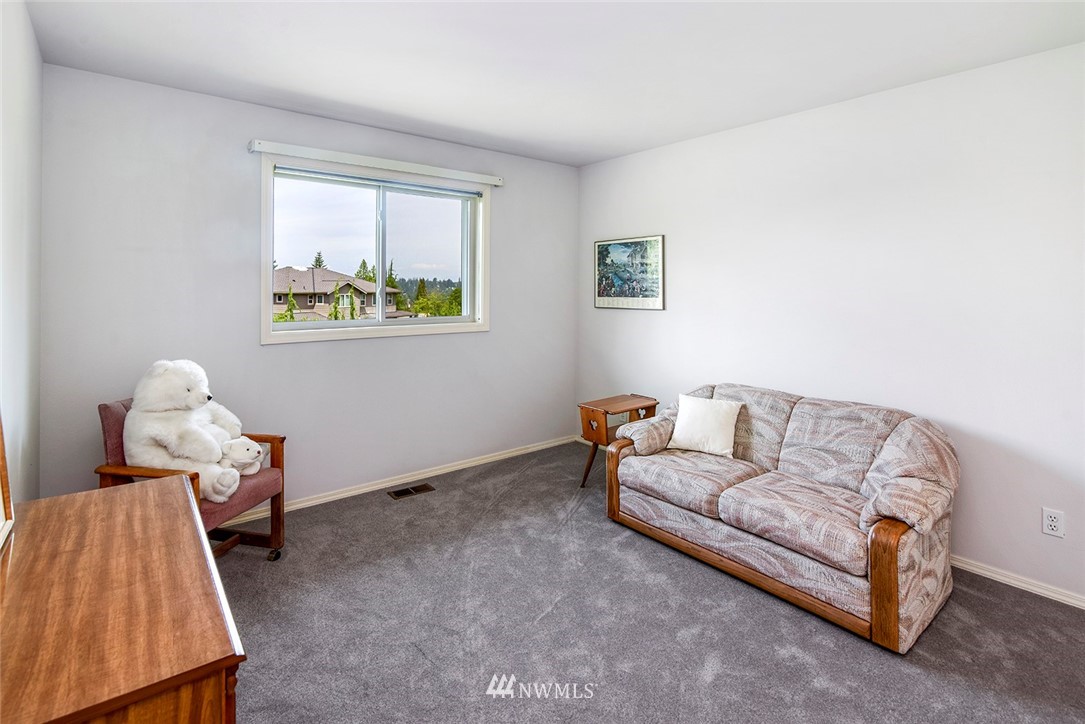 2911 Russet Road Brier, WA 98036 - Photo 19 of 25 Gallery Image 19