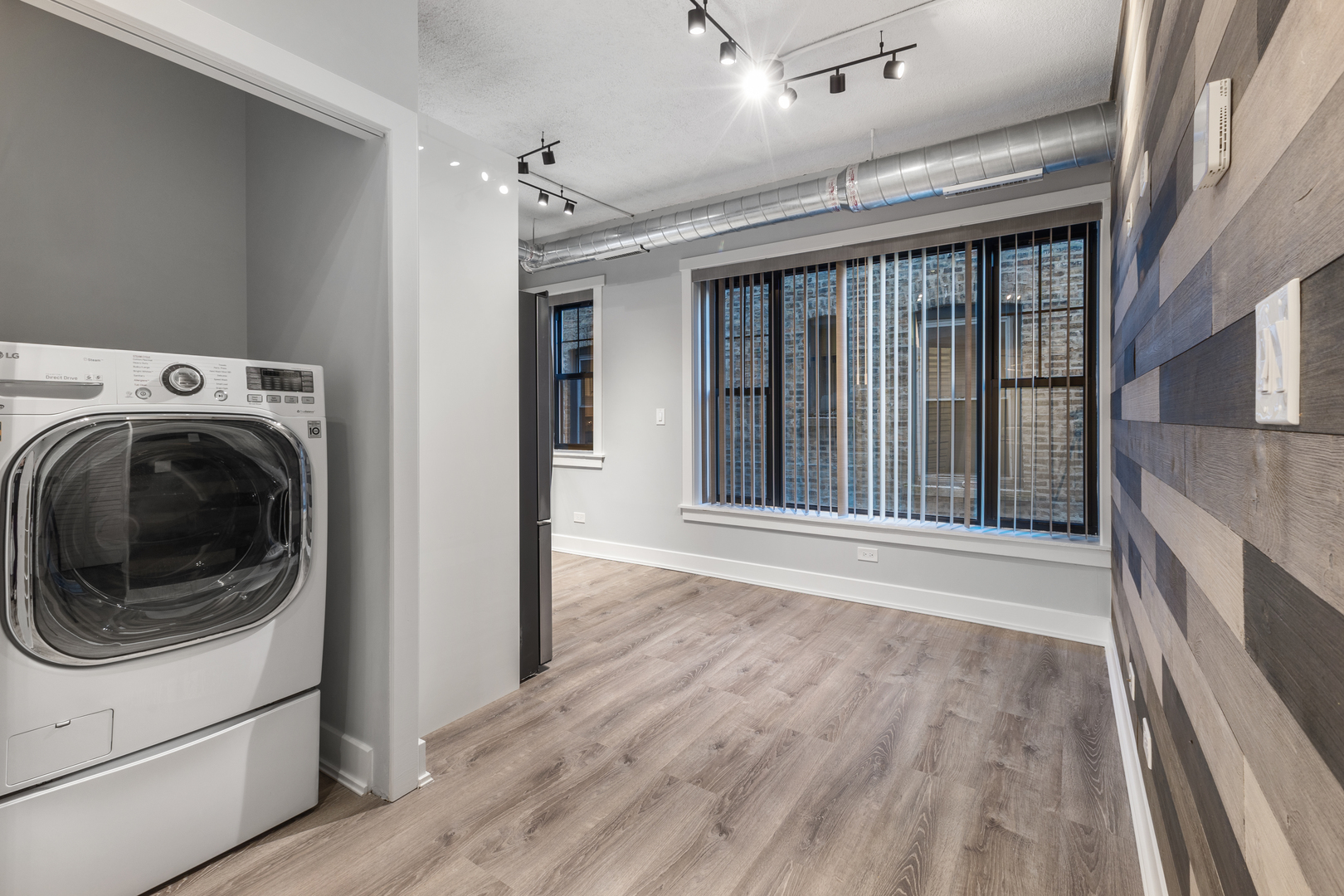 7645 North Sheridan Road, Unit 503 Chicago, IL 60626 - Photo 2 of 13