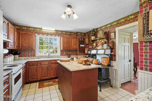 $1,750,000 | 550 Country View Private Drive, Blountville, TN 37617