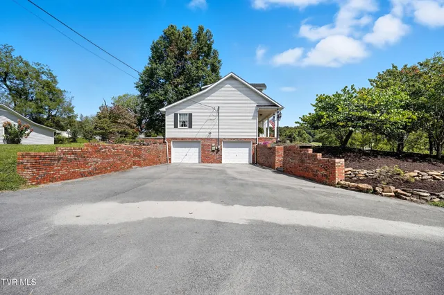 $1,750,000 | 550 Country View Private Drive, Blountville, TN 37617