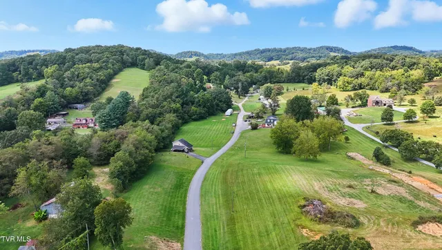 $1,750,000 | 550 Country View Private Drive, Blountville, TN 37617