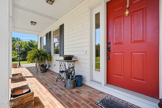 $1,750,000 | 550 Country View Private Drive, Blountville, TN 37617