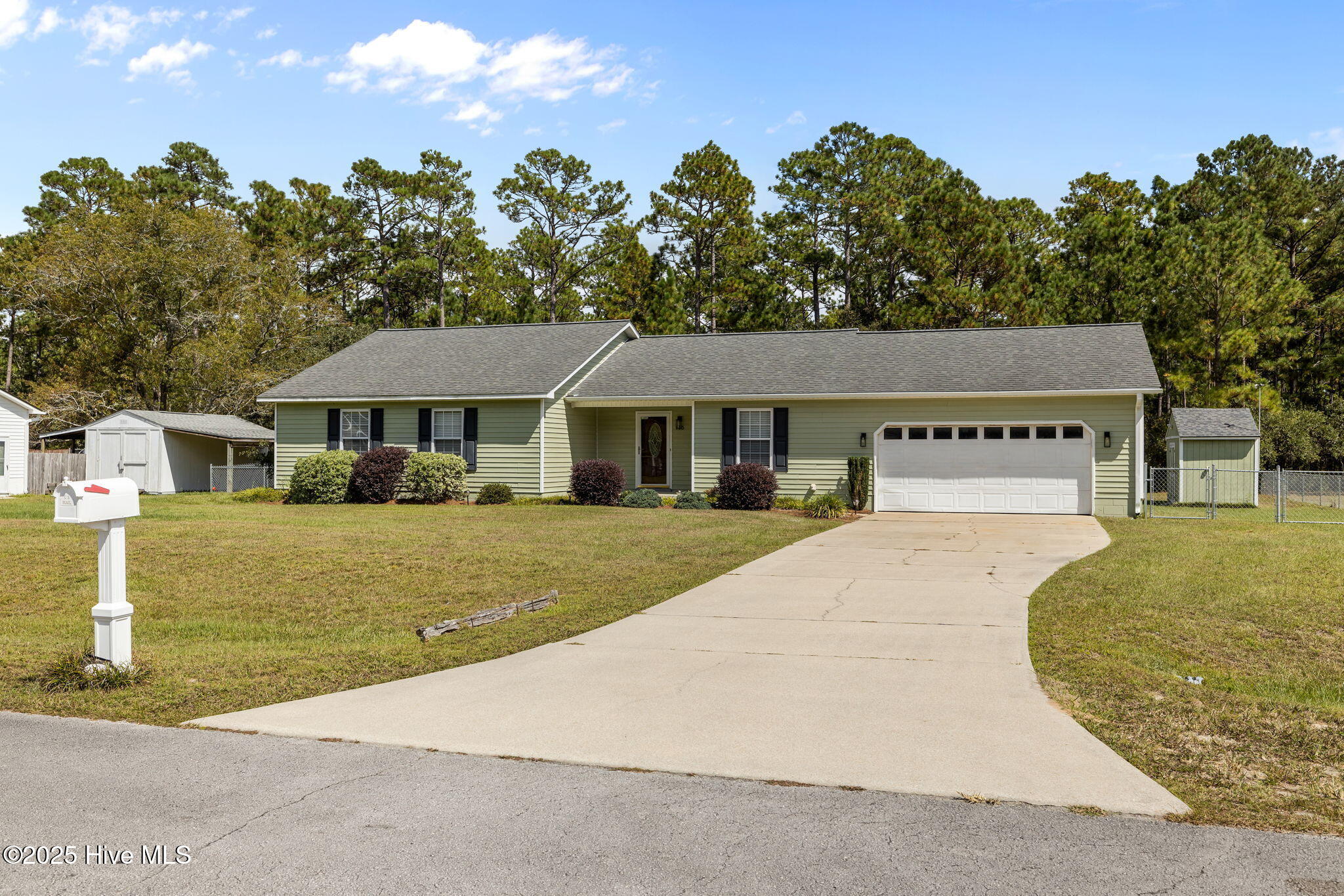 115 Countryside Court Newport, NC 28570 - Photo 4 of 52 3-web-or-mls-1S3A8644