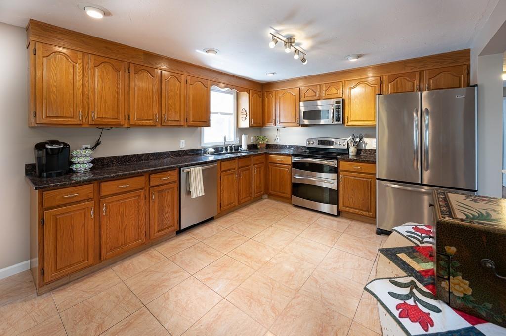 20 Fox Run Road Sterling, MA 01564 - Photo 7 of 27 Gallery Image 7
