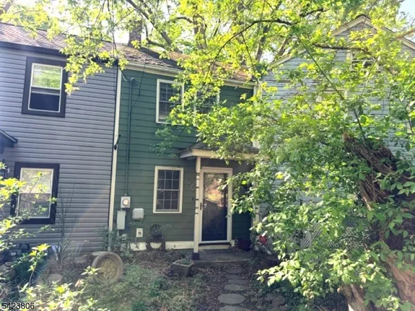 $2,300 | 95 York Street, Lambertville, NJ 08530