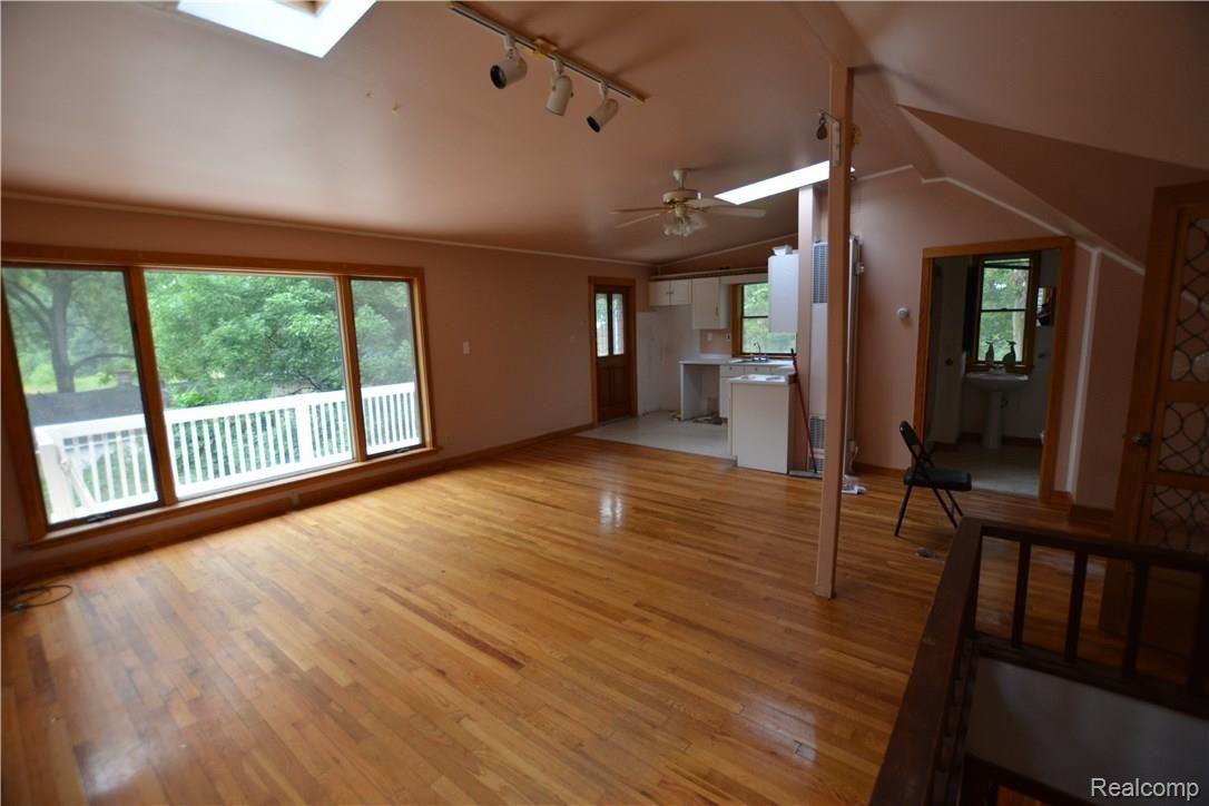 2016 Reid Road Grand Blanc, MI 48439 - Photo 21 of 25 DSC_0363.JPG