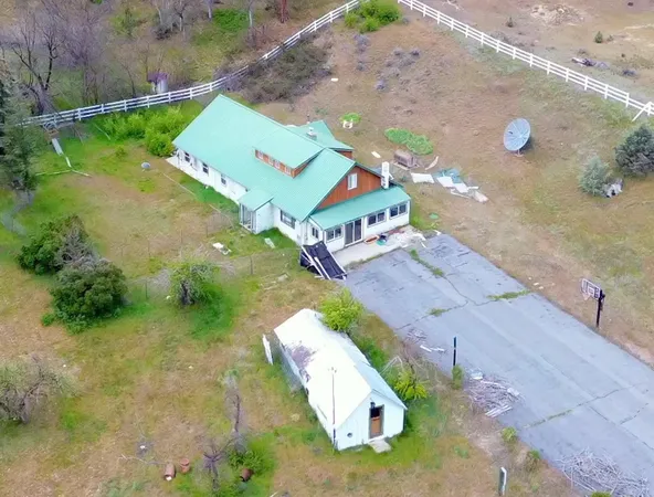$985,000 | 18031 Gazelle Callahan Road, Gazelle, CA 96034
