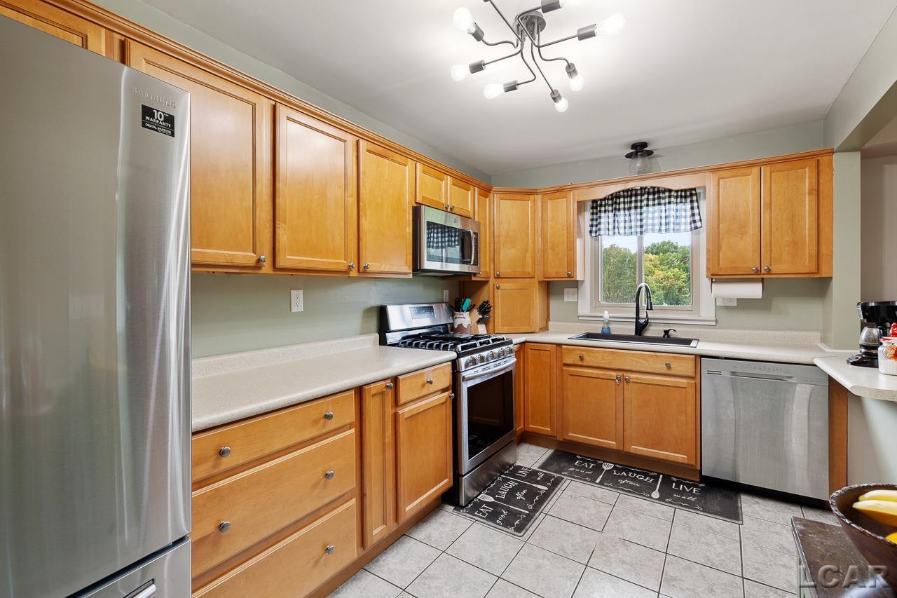 8865 Riverside Road Brooklyn, MI 49230 - Photo 6 of 38 50091668-5.JPG