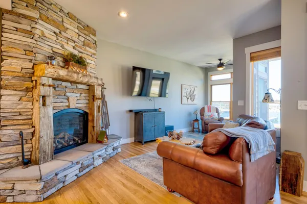 $539,900 | 908 Railroad Avenue West, Walker, MN 56484