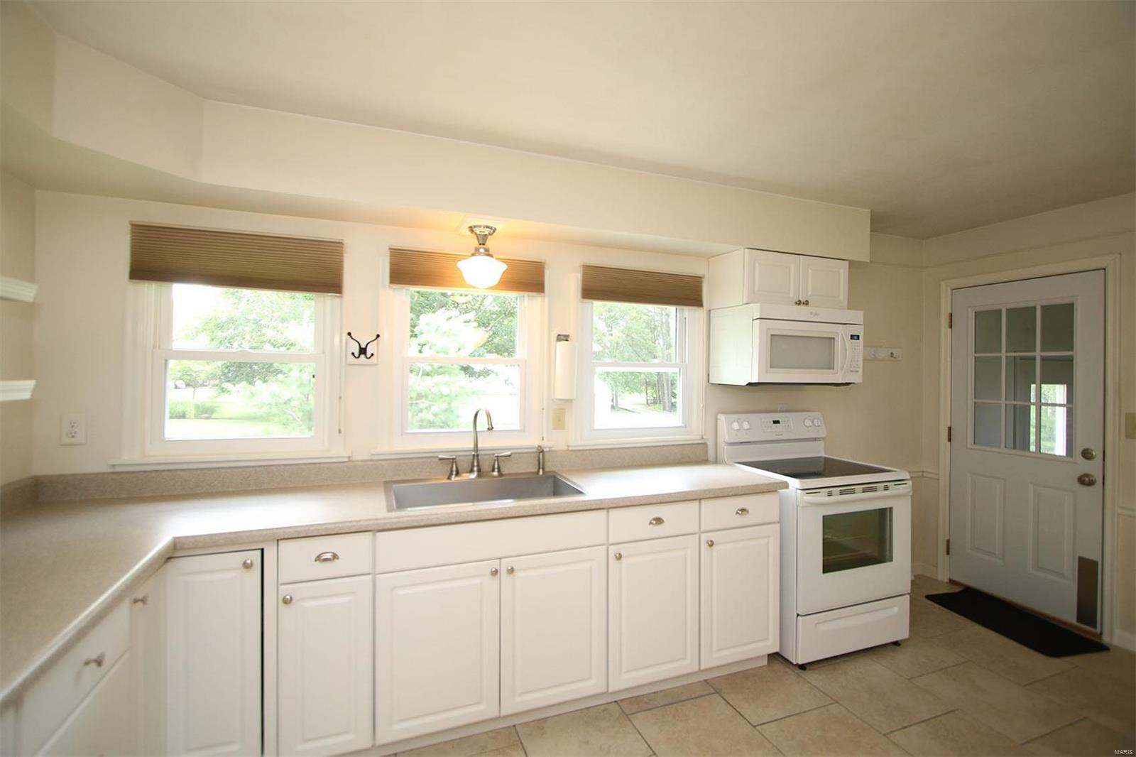 8344 Maple Grove Road Troy, IL 62294 - Photo 13 of 35
