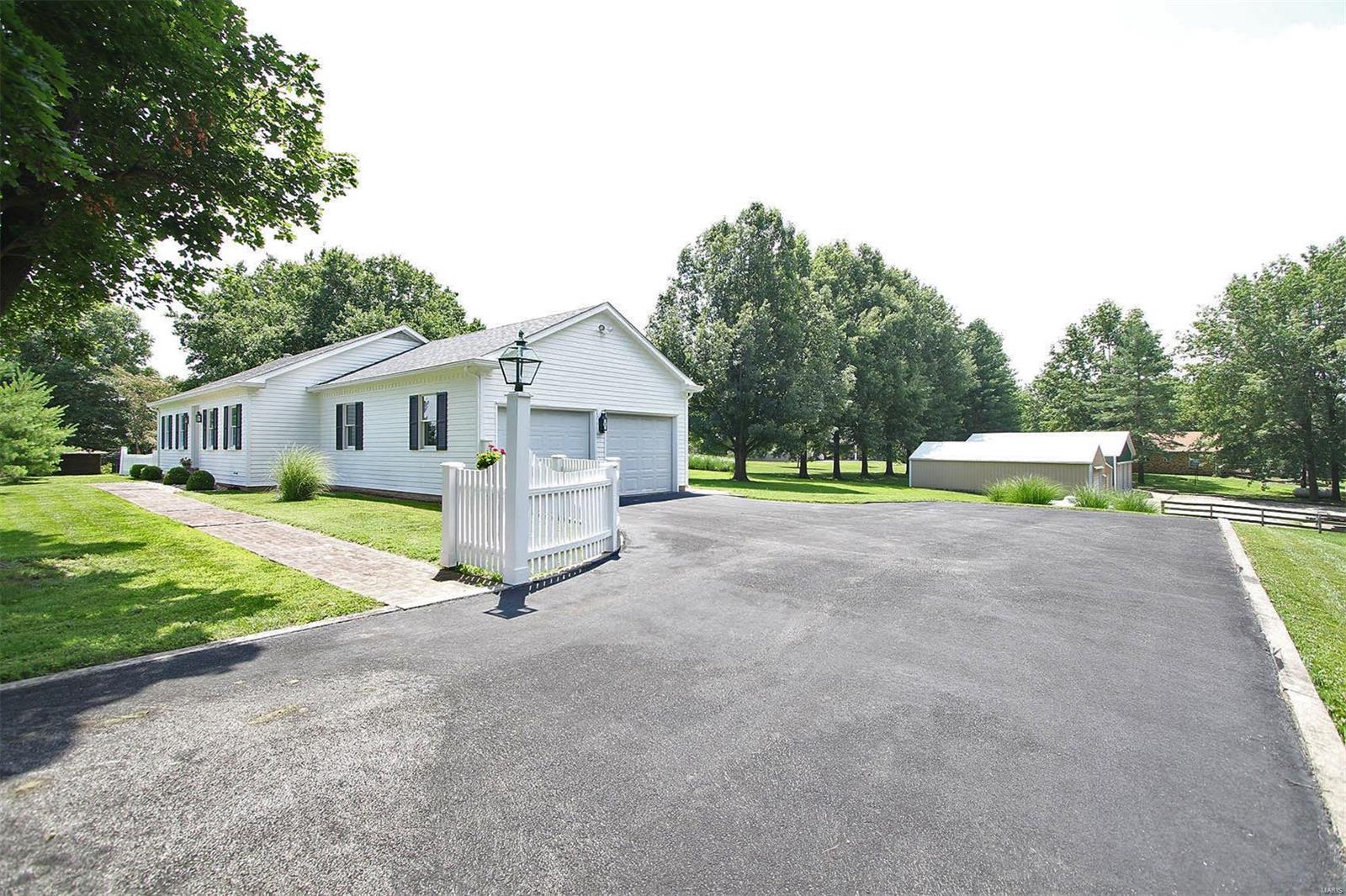 8344 Maple Grove Road Troy, IL 62294 - Photo 25 of 35