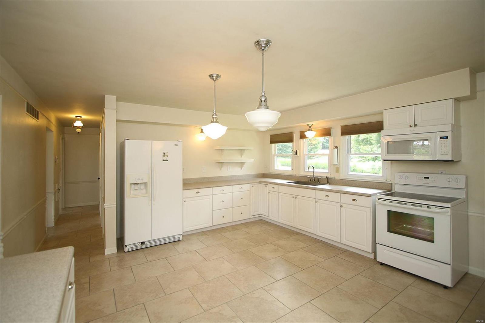 8344 Maple Grove Road Troy, IL 62294 - Photo 5 of 35