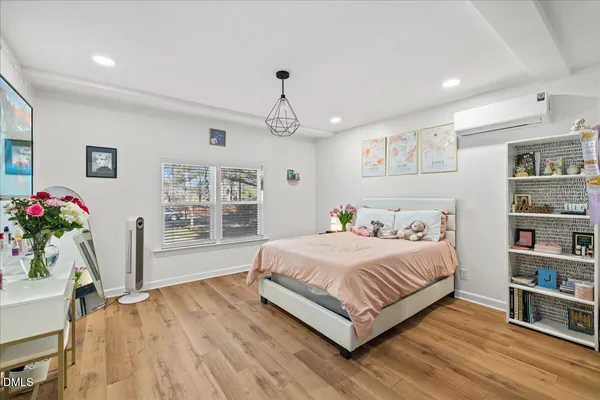 $550,000 | 201 Pinewood Drive, Apex, NC 27502