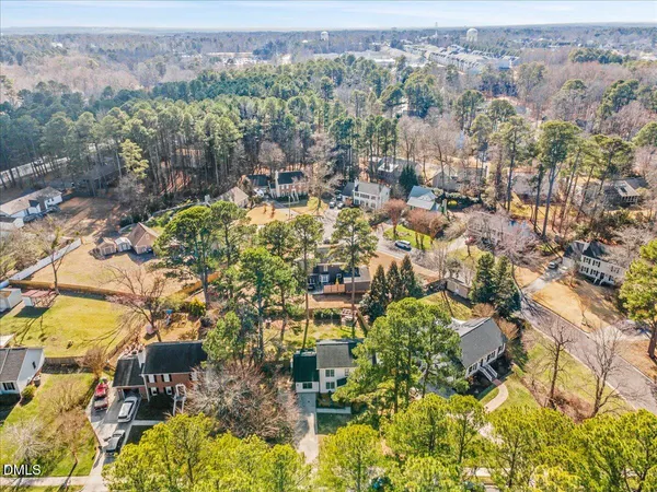 $550,000 | 201 Pinewood Drive, Apex, NC 27502