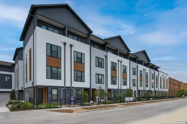 $599,541 | 719 East Locust Street, Unit 4102, San Antonio, TX 78212
