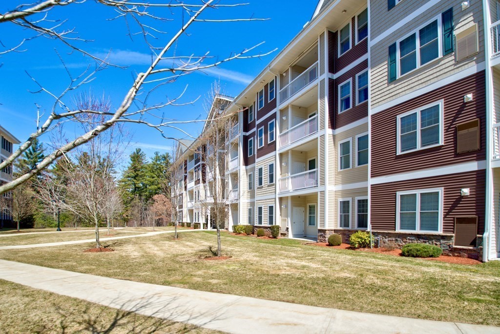 12 Braemoor Woods Road, Unit 402 Salem, NH 03079 - Photo 3 of 24