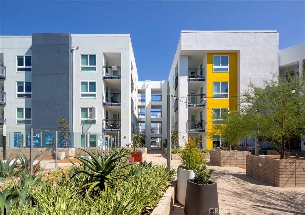 19525 Nordhoff Street, Unit 25662 Northridge, CA 91324 - Photo 7 of 26