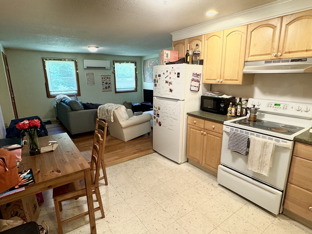 579 Pulpit Hill Road Amherst, MA 01002 - Photo 5 of 28