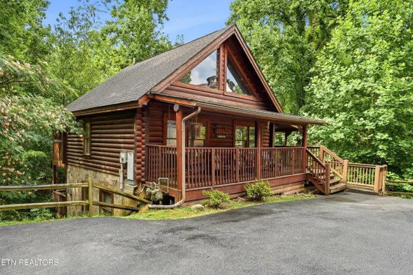 $499,900 | 336 Big Bear Way, Pigeon Forge, TN 37863