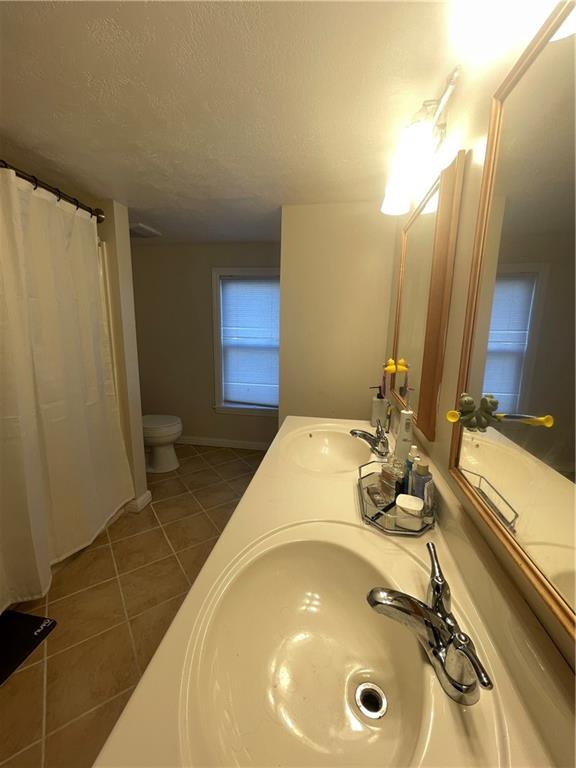 69 Hewitt Avenue Washington, PA 15301 - Photo 17 of 27 a bathroom with a tub sink and mirror