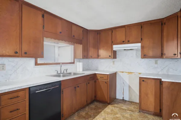 $299,900 | 451 North 200 Road, Overbrook, KS 66524