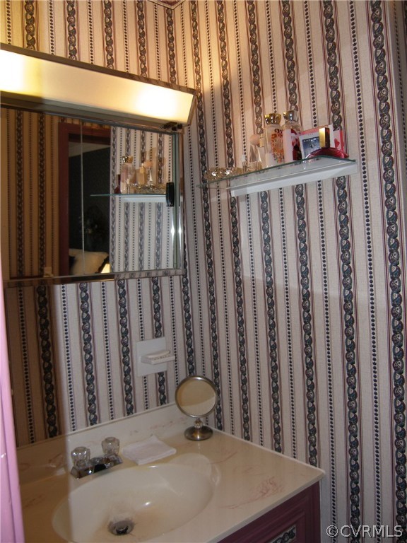 800 Whiffletree Road North Chesterfield, VA 23236 - Photo 35 of 47 Full Bath #2 off of the Master Bedroom