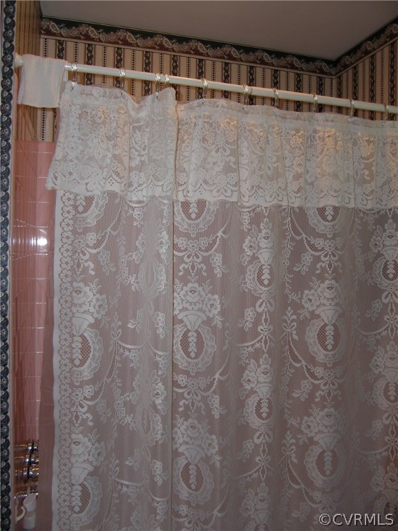 800 Whiffletree Road North Chesterfield, VA 23236 - Photo 36 of 47 Full Bath #2 off of the Master Bedroom: Tub/Shower