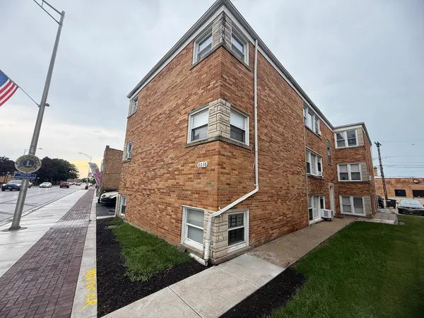 $1,750 | 8038 Grand Avenue, Unit 2N, River Grove, IL 60171