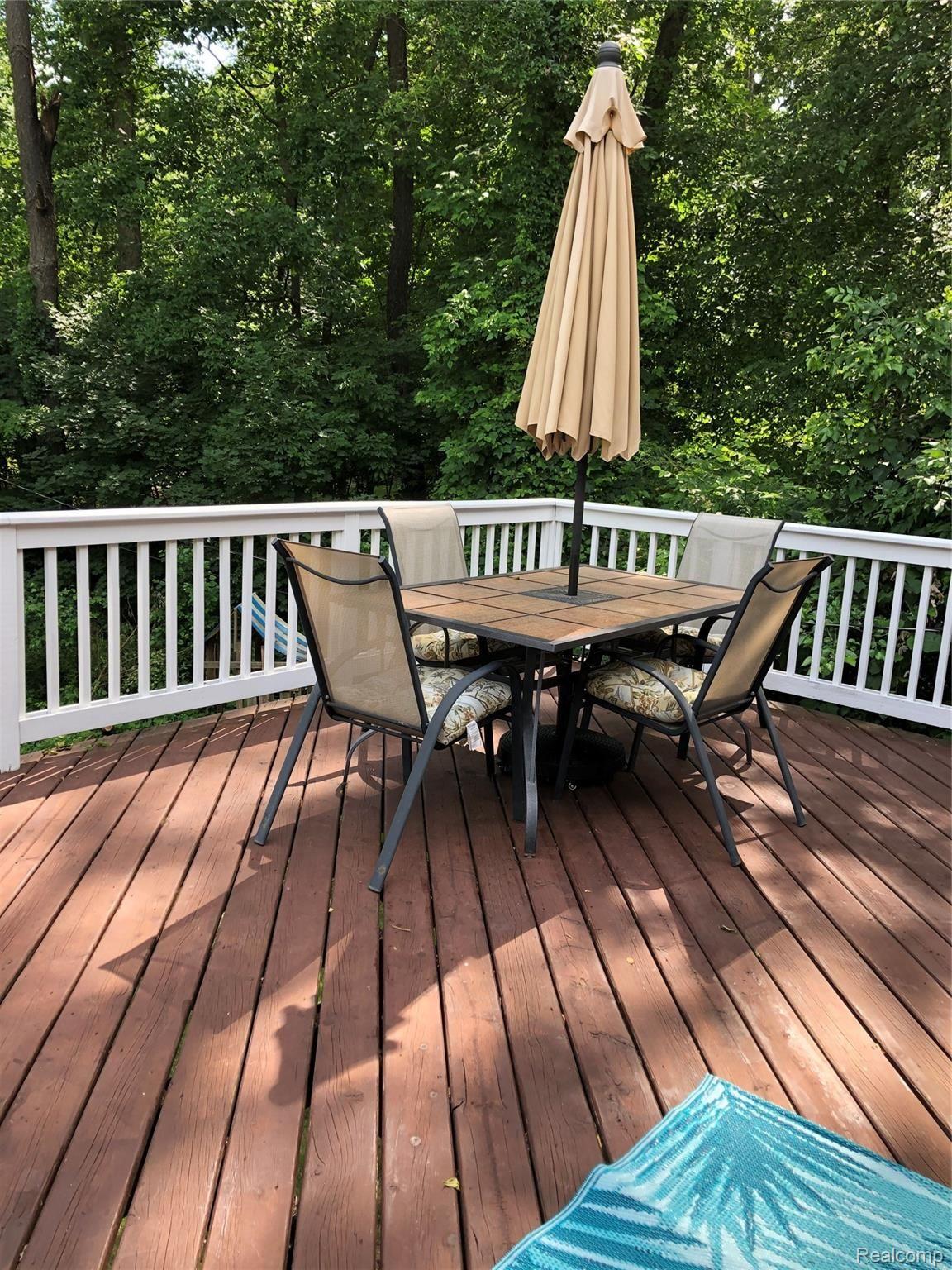 8286 Chilson Road Pinckney, MI 48169 - Photo 6 of 24 DECK.JPG