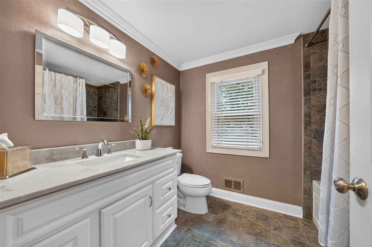 864 Great Oaks Boulevard Rochester, MI 48307 - Photo 17 of 23