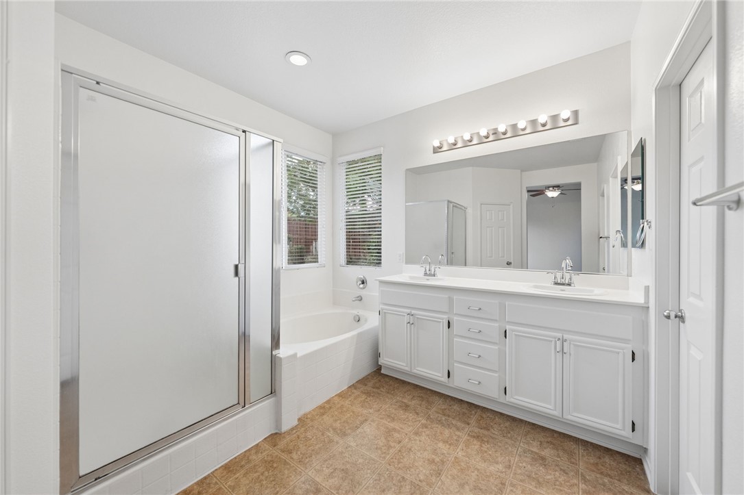 31196 Palomar Road Menifee, CA 92584 - Photo 16 of 34 Master bath