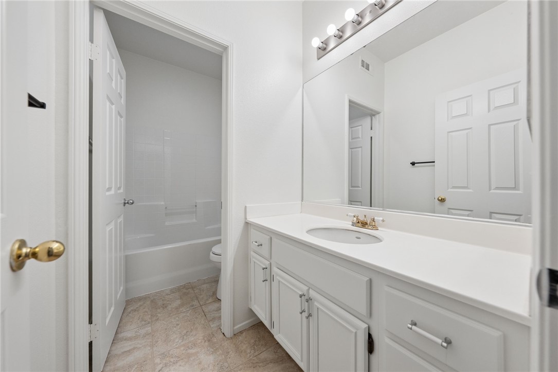 31196 Palomar Road Menifee, CA 92584 - Photo 20 of 34 Hallway bathroom
